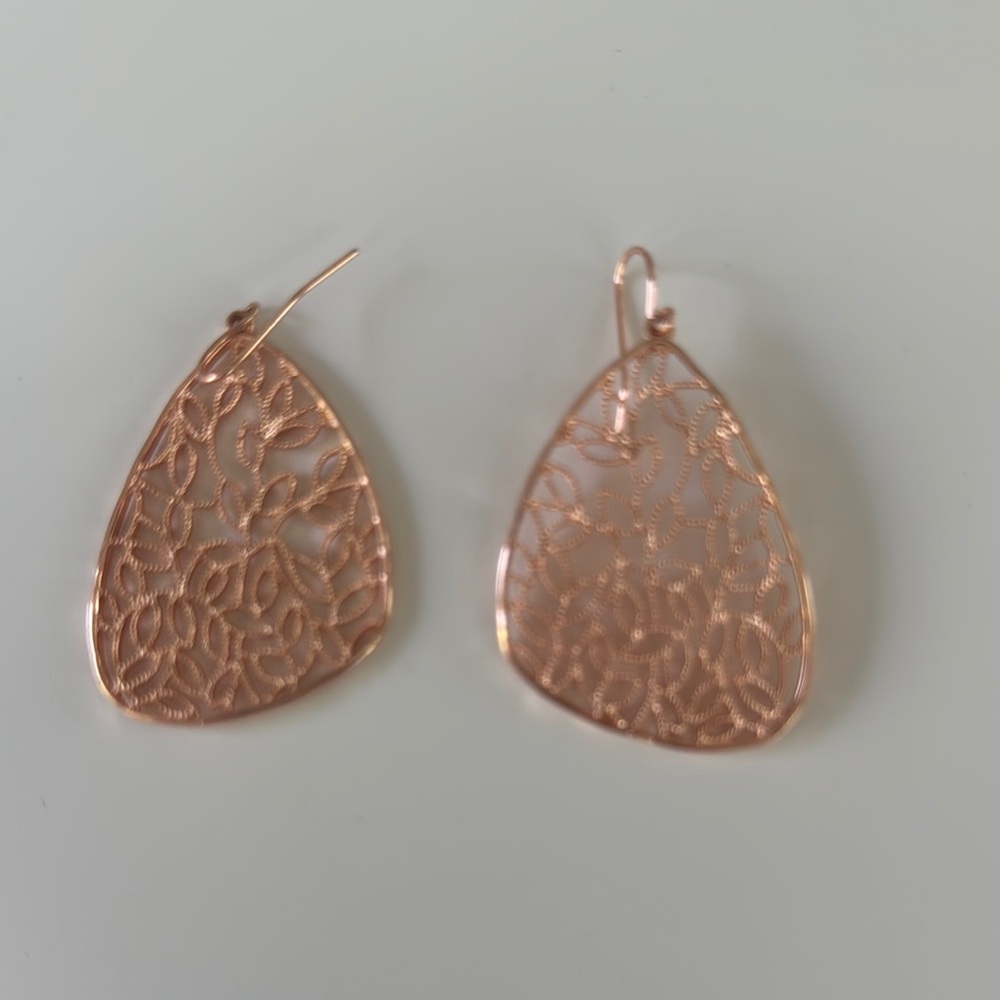 Elegant Gold Filigree Earrings